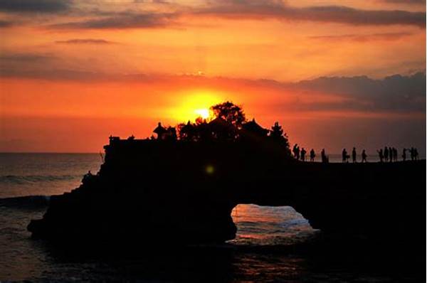 Keindahan Senja Di Tanah Lot