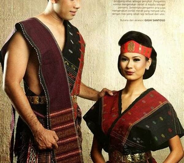 Pakaian Adat Suku Batak Toba