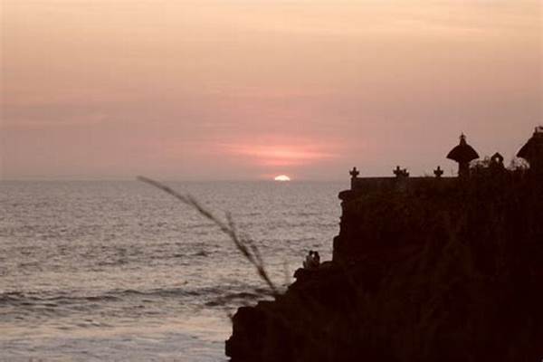 Panorama Matahari Tenggelam Tanah Lot