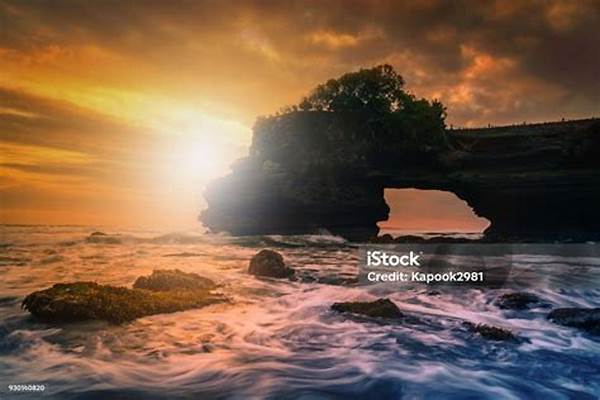 Tanah Lot Saat Matahari Terbenam