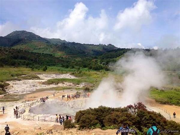 “wisata Geotermal Dieng Plateau”