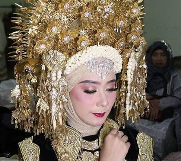 Hiasan Kepala Pengantin Karo
