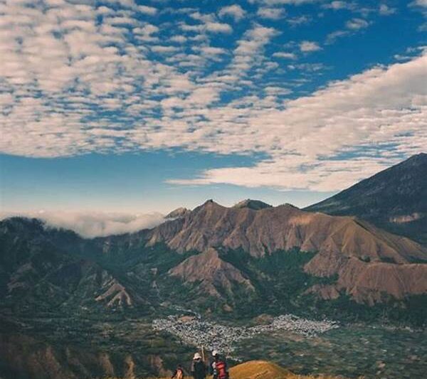 Panorama Rinjani Dari Atas Bukit