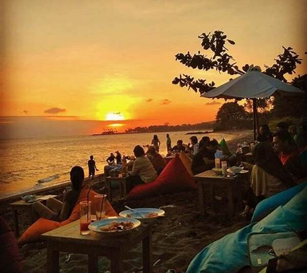 Sunset Romantis Di Pantai Senggigi