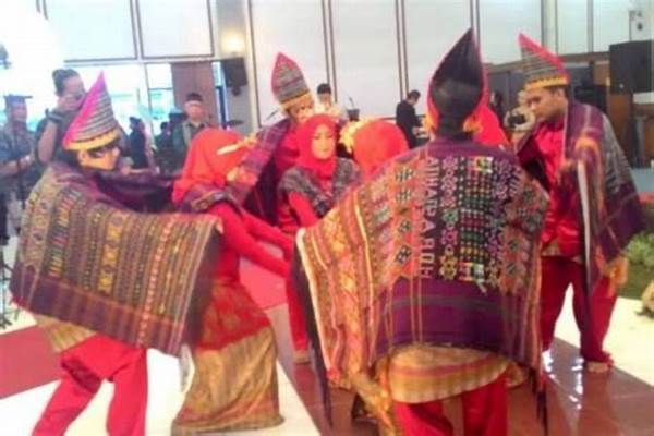 Upacara Adat Mandailing Dengan Tarian