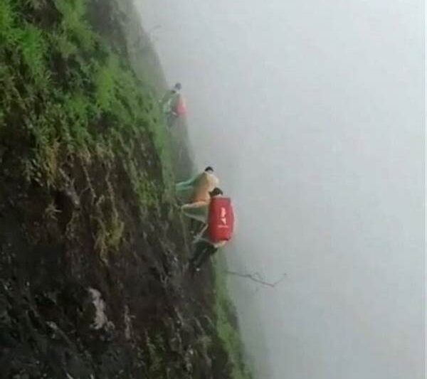 Jelajah Tebing Rinjani Yang Curam