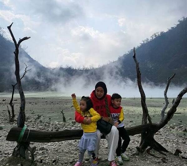 Liburan Keluarga Ke Kawah Putih