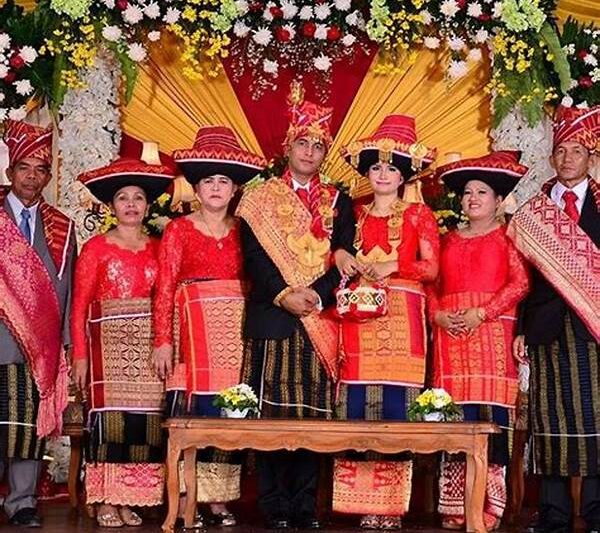 Tradisi Riasan Karo Pengantin