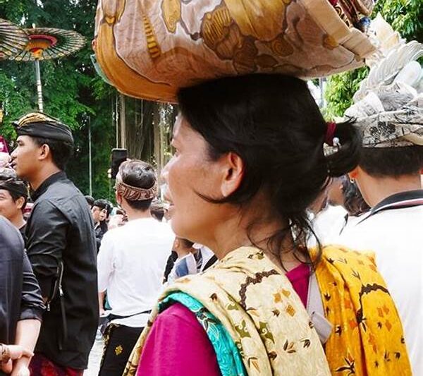 “makna Spiritual Ngaben Bali”