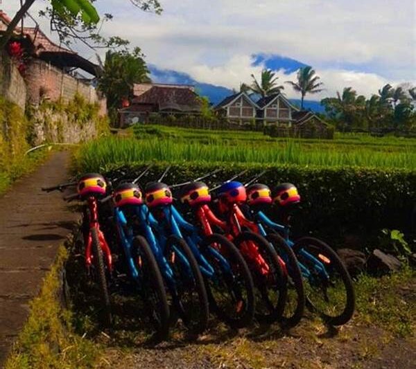 Wisata Sepeda Di Desa Tradisional