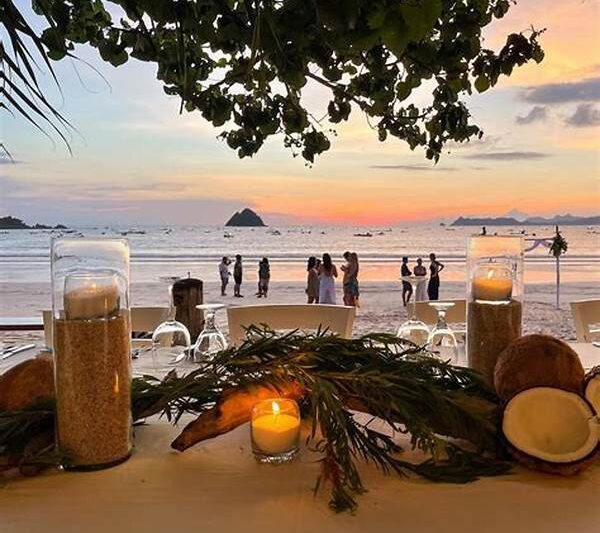 Pesona Sunset Di Laut Biru