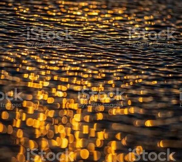 Refleksi Cahaya Matahari Terbenam