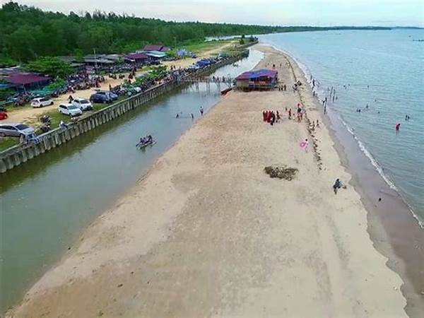 Keindahan Pantai Pasir Putih Kalimantan