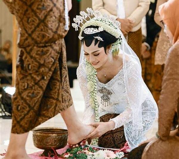 **langkah Panggih Pengantin Jawa**