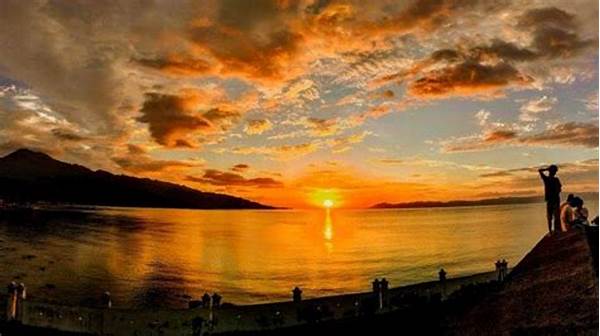 Menikmati Indahnya Matahari Terbenam