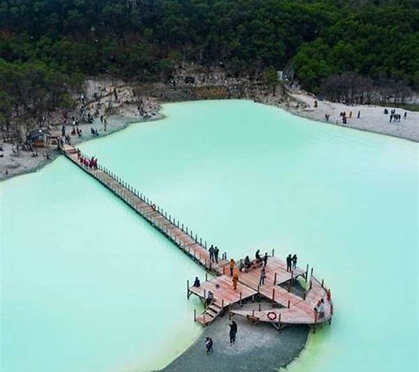 Tempat Bersejarah Kawah Putih