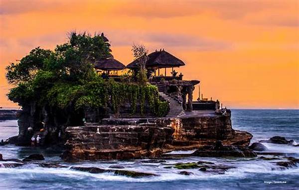 Tanah Lot Panorama Matahari Terbenam